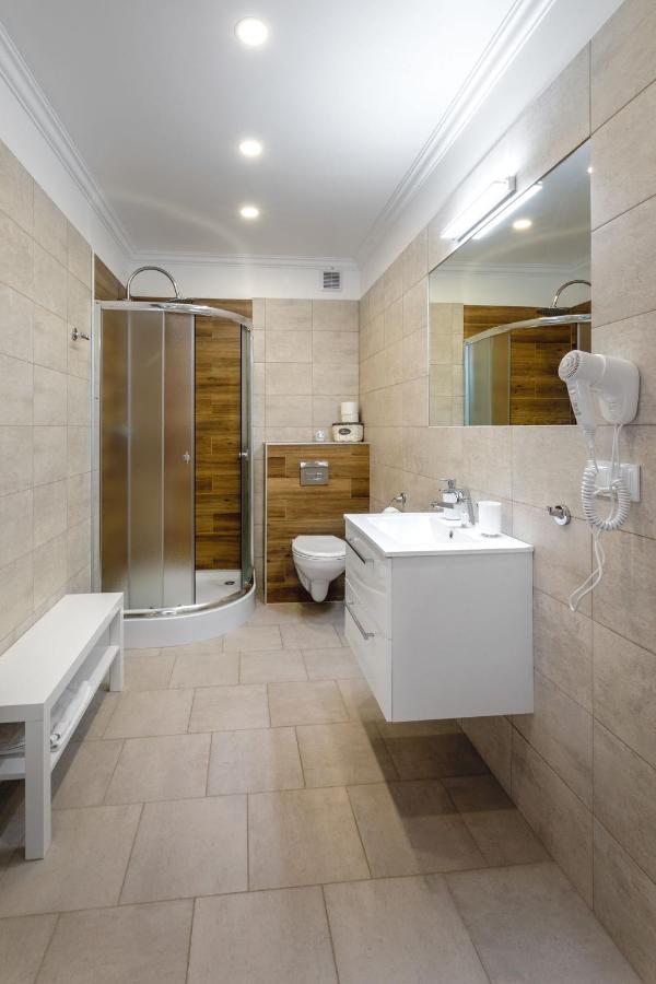 Pokoje Goscinne I Apartamenty Margaret Kudowa-Zdroj Bagian luar foto